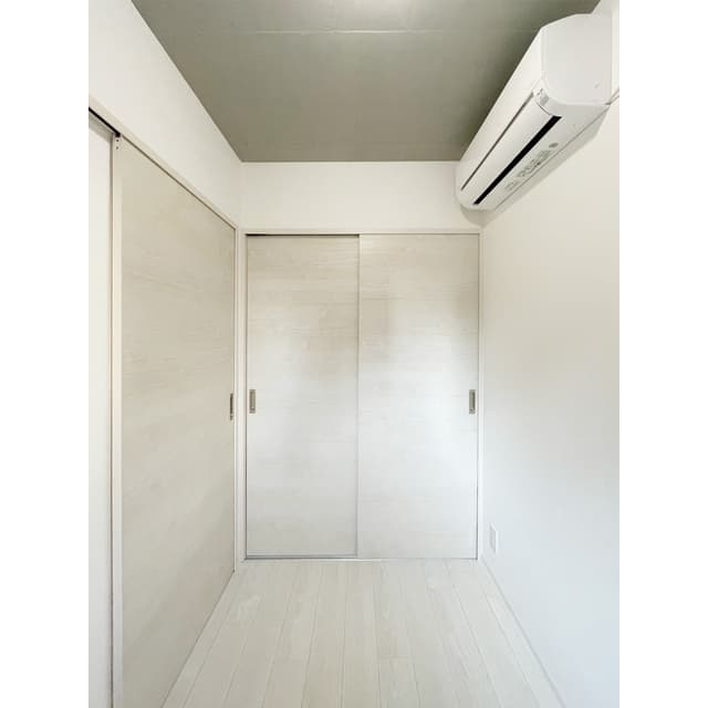 Room image 16