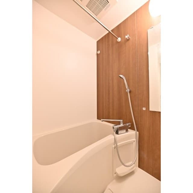 Room image 16