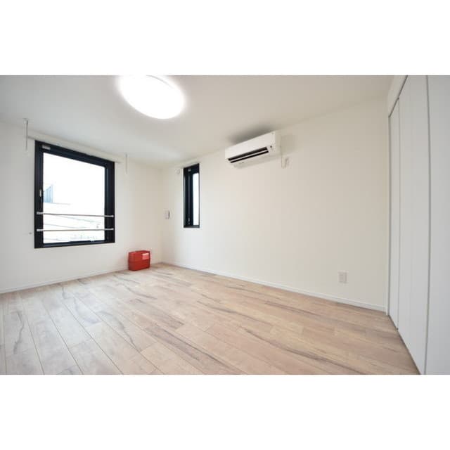Room image 12