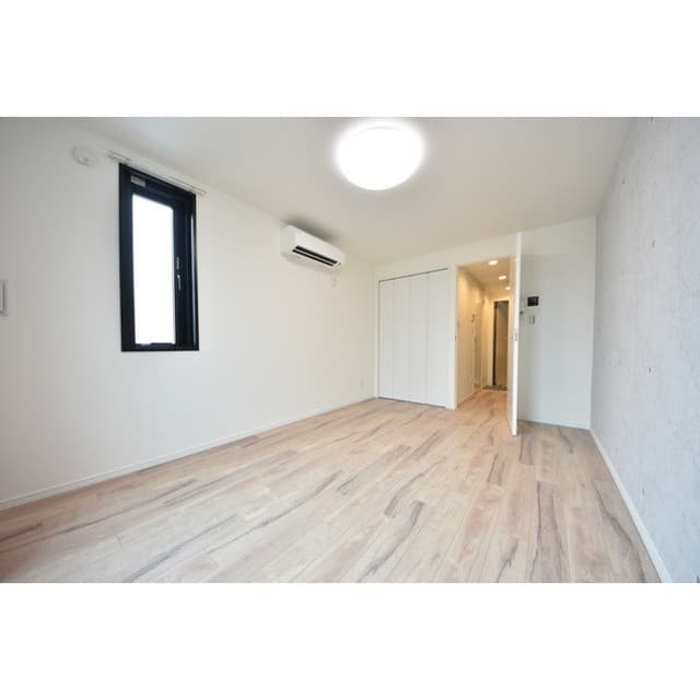 Room image 15
