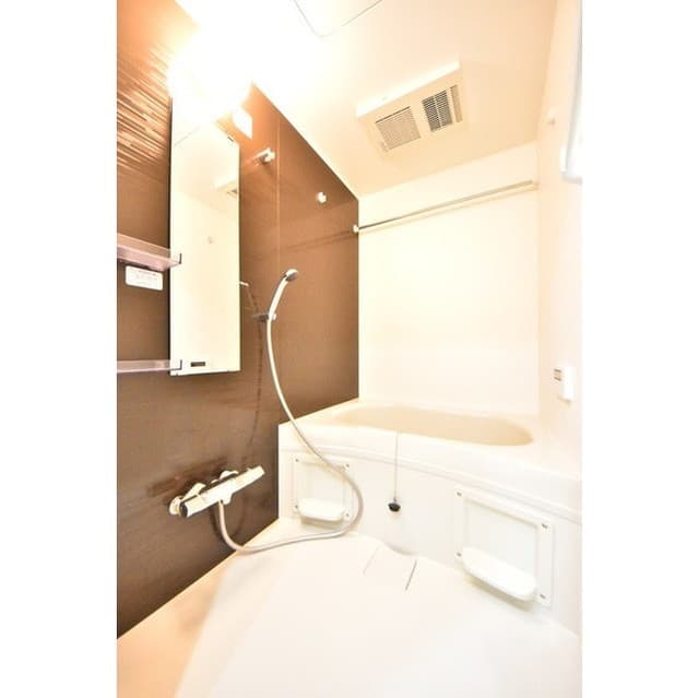 Room image 15