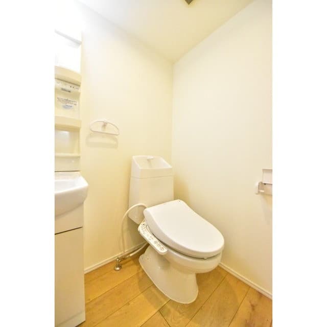 Room image 10