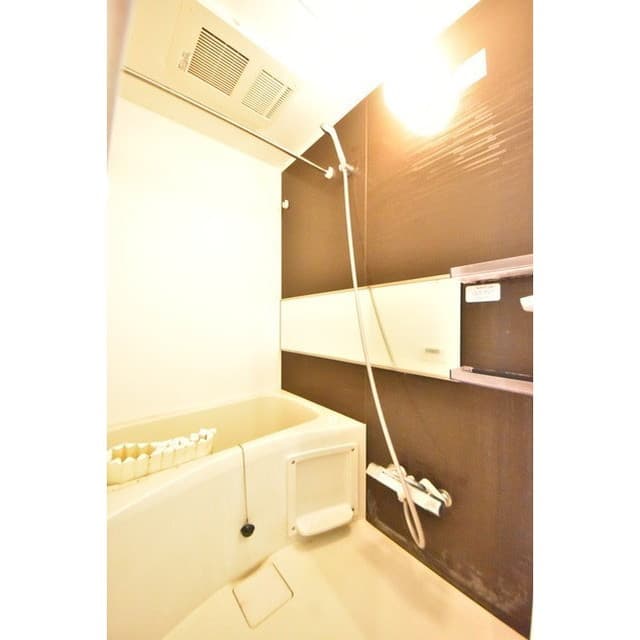 Room image 8