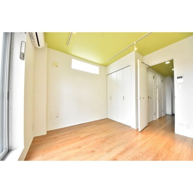 Room image 15