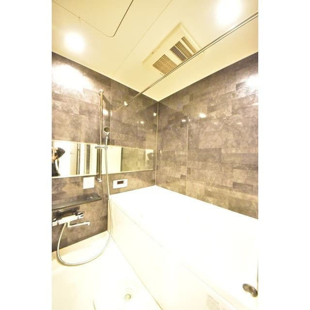 Room image 12