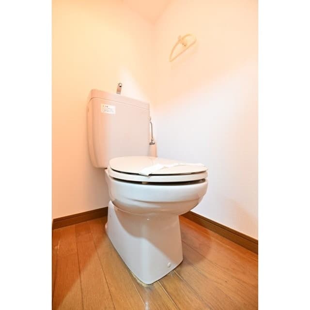 Room image 8