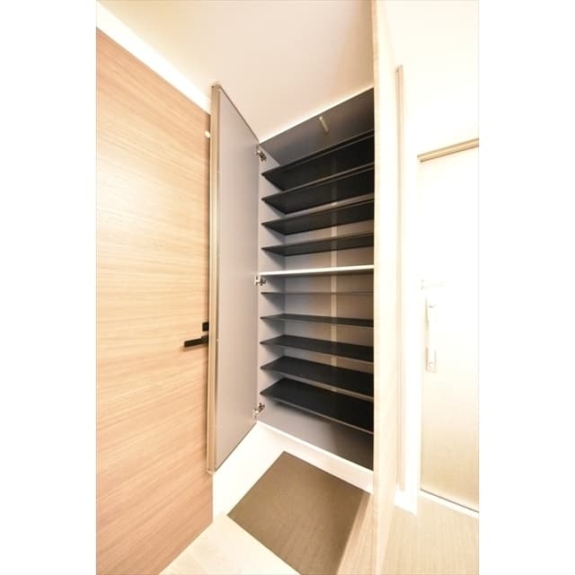 Room image 12