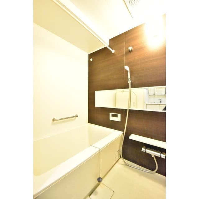Room image 15