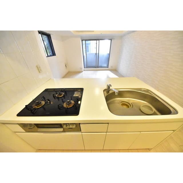 Room image 8