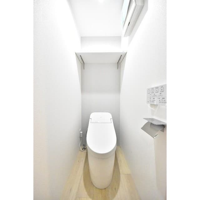 Room image 8