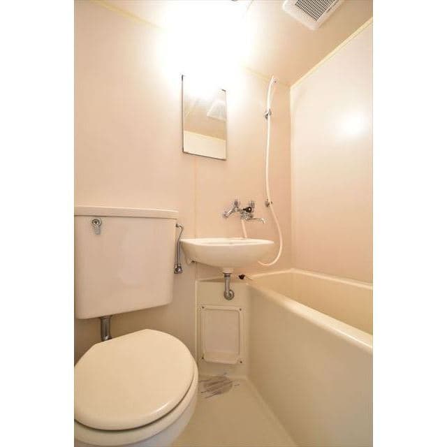 Room image 10