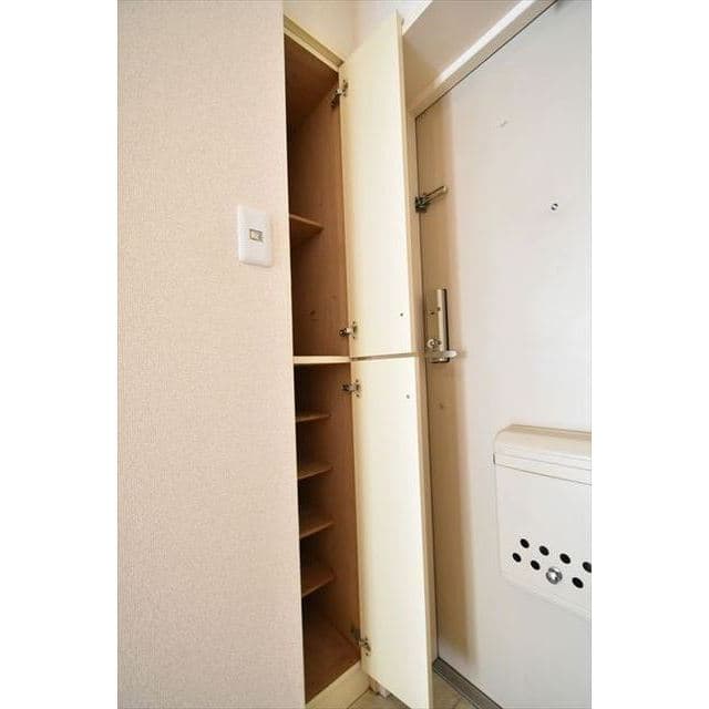 Room image 12