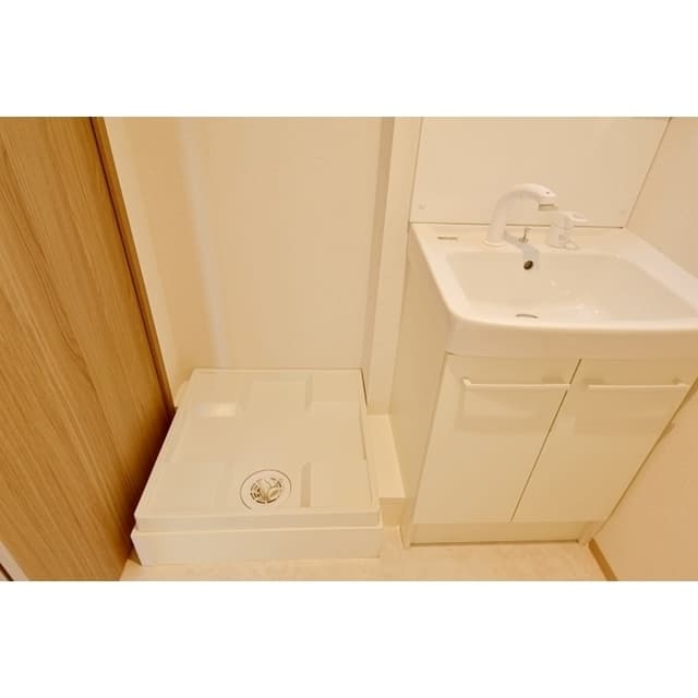 Room image 14