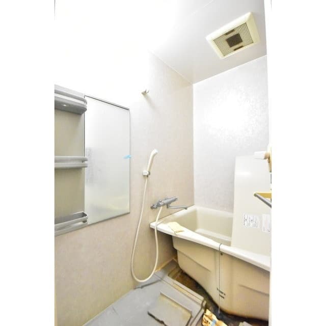 Room image 11