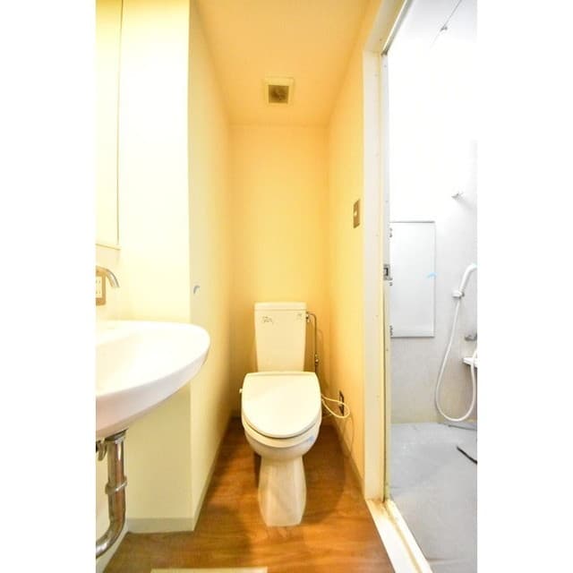 Room image 12