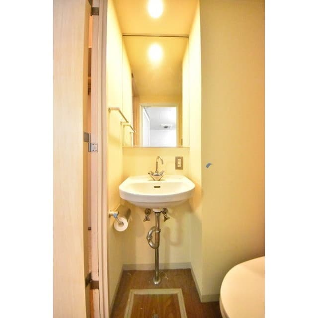 Room image 13