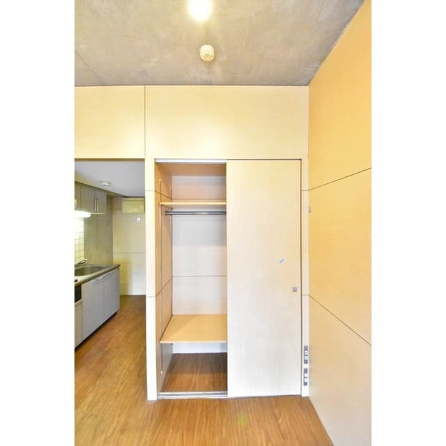 Room image 16