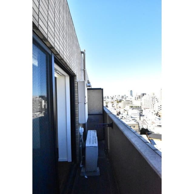 Room image 15