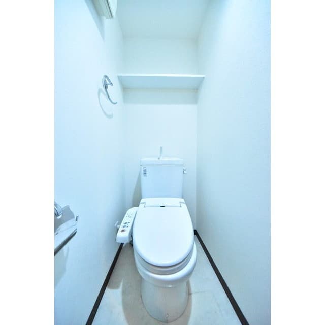 Room image 8