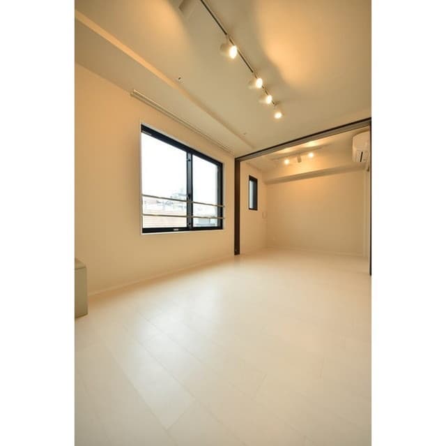 Room image 16