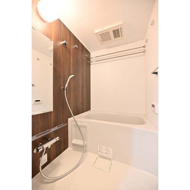 Room image 16