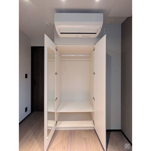 Room image 12
