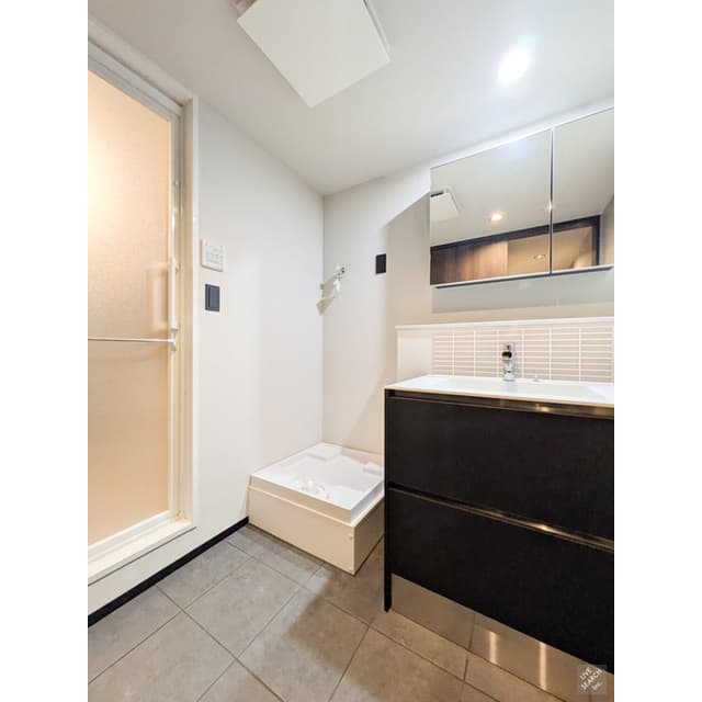 Room image 15