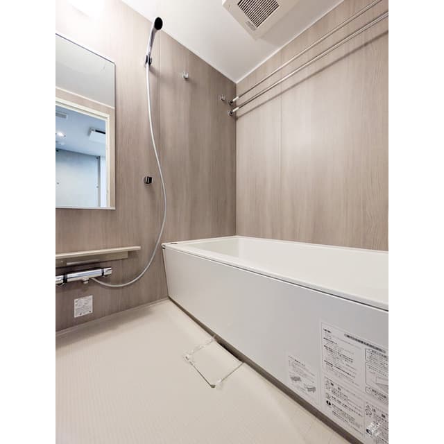 Room image 16