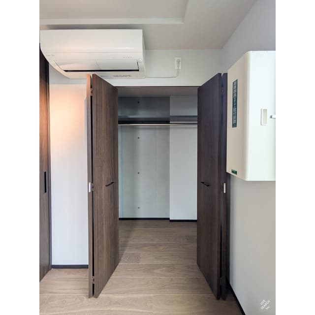 Room image 12