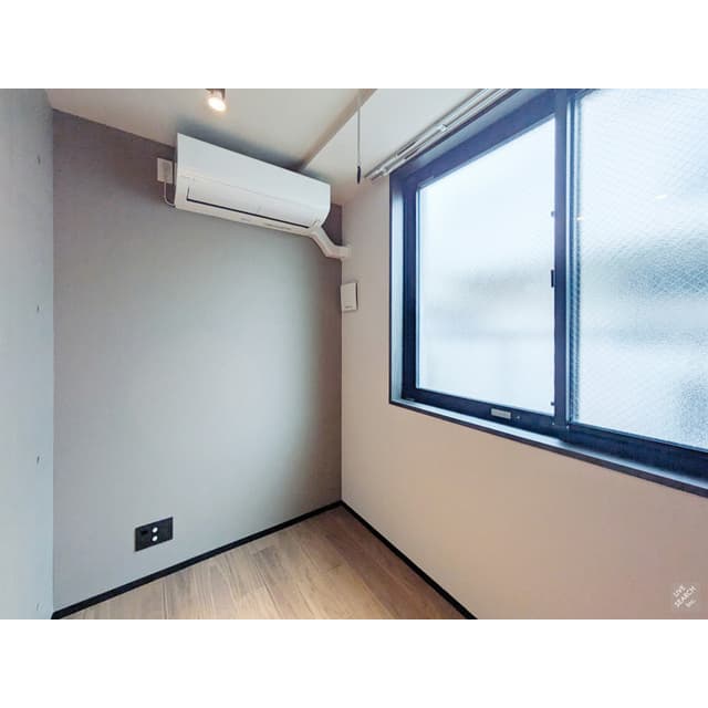 Room image 12