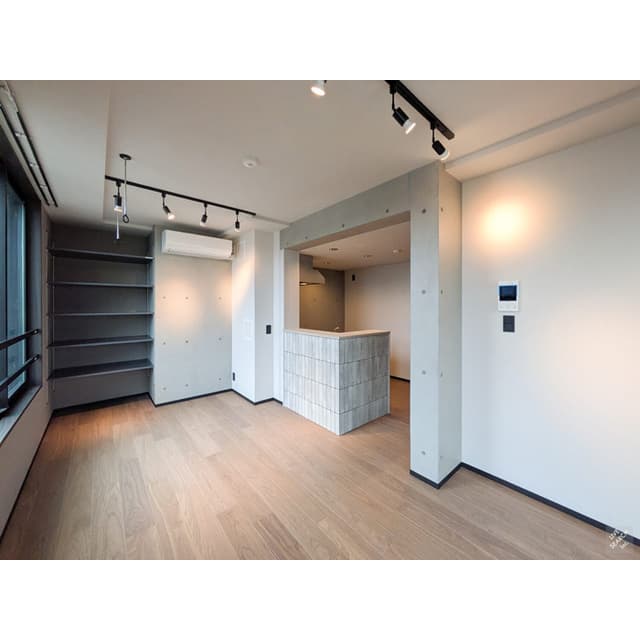 Room image 11