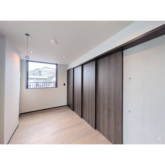 Room image 15