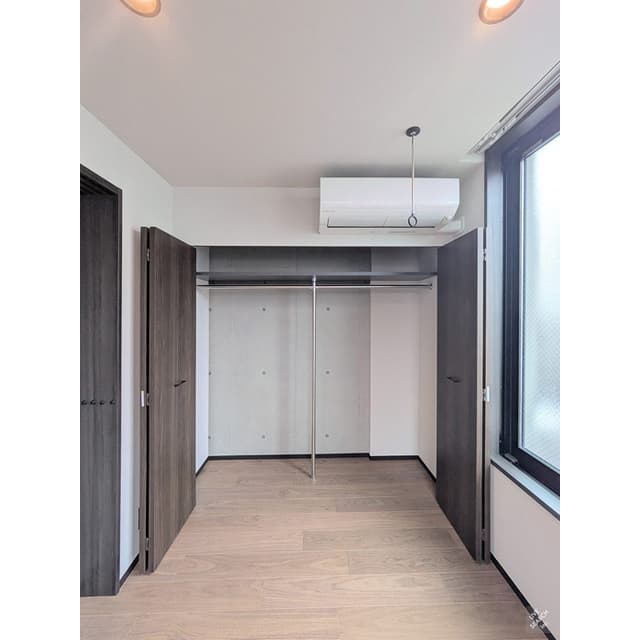 Room image 16