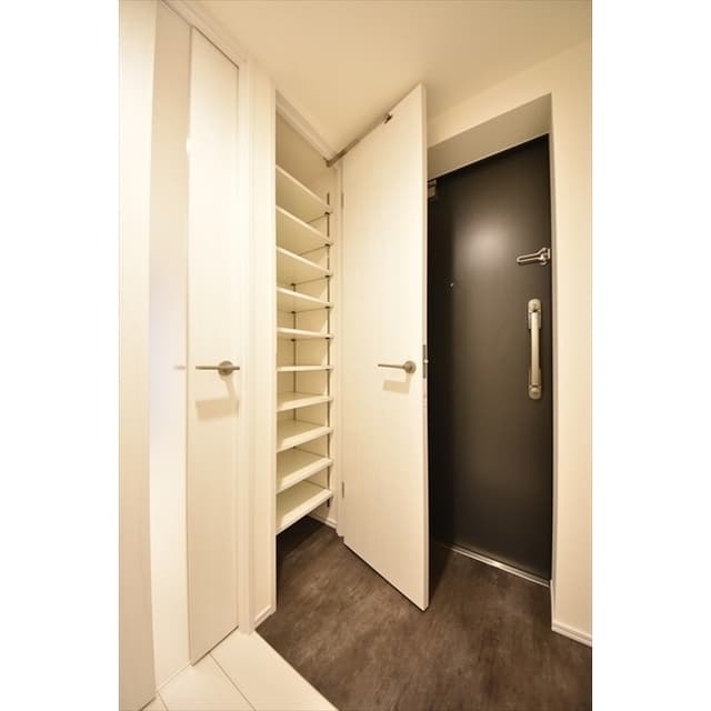 Room image 12
