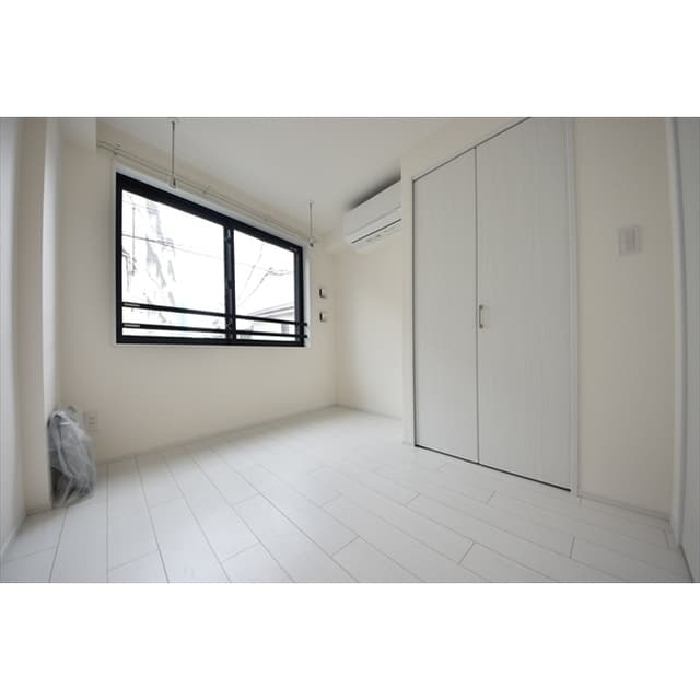 Room image 16