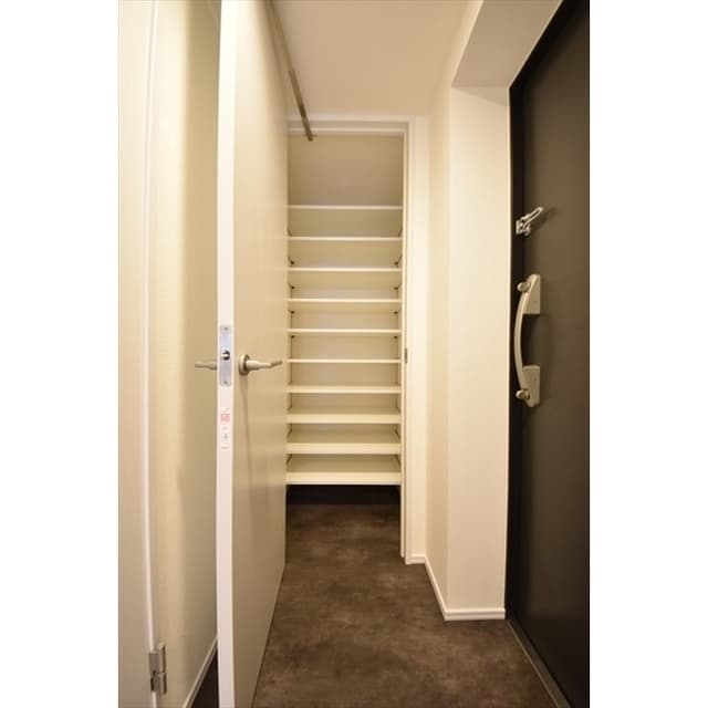 Room image 11