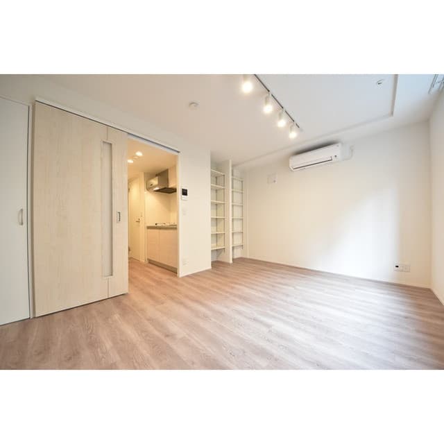 Room image 9