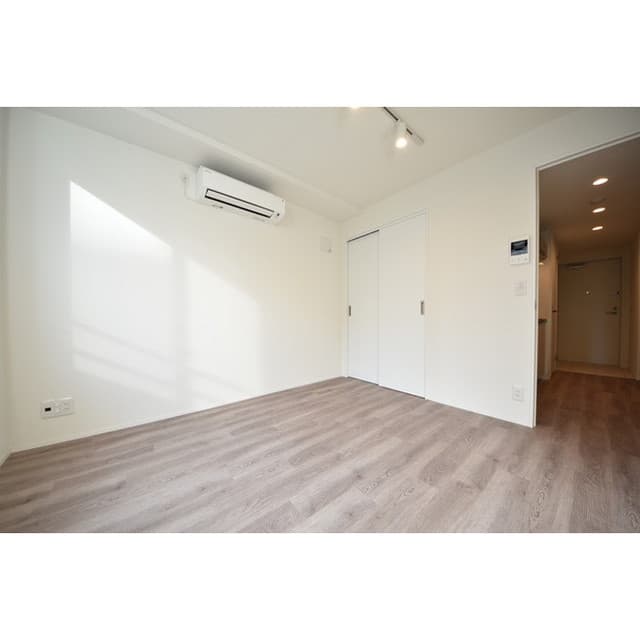 Room image 11