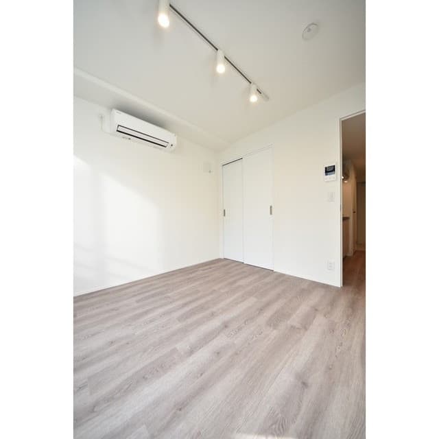 Room image 14