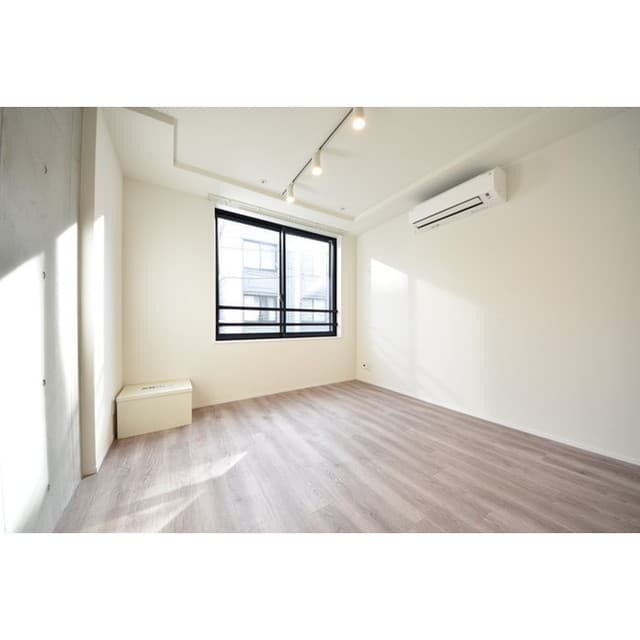 Room image 13