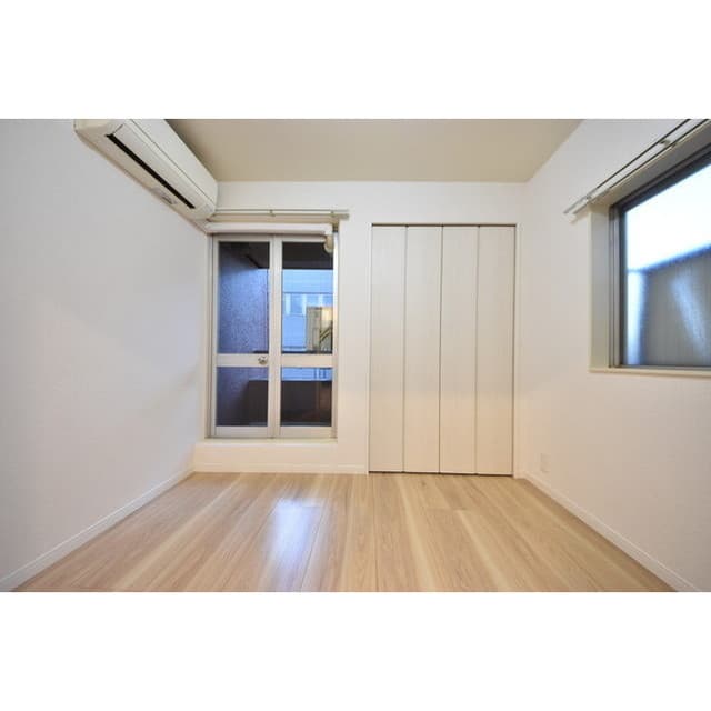 Room image 13