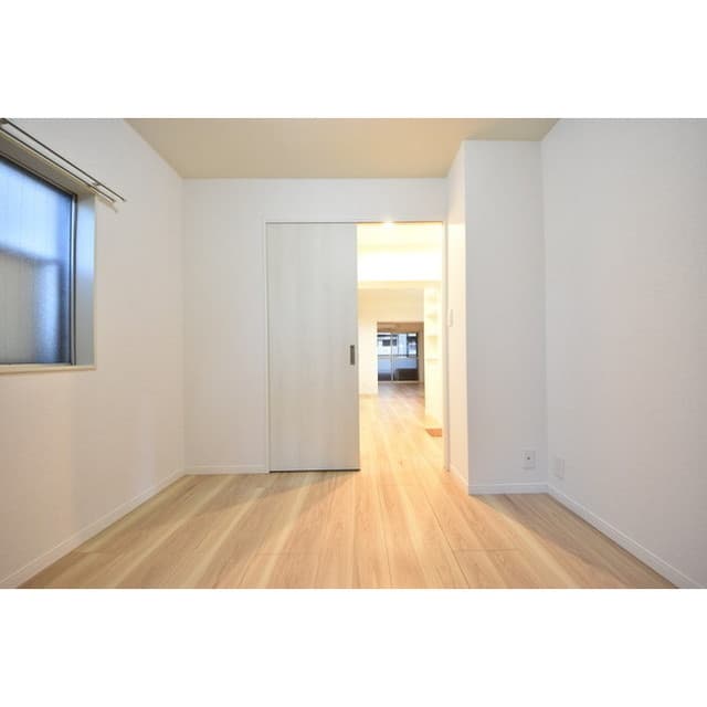 Room image 15