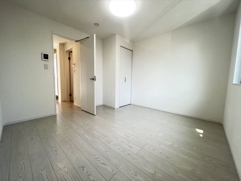 Room image 12