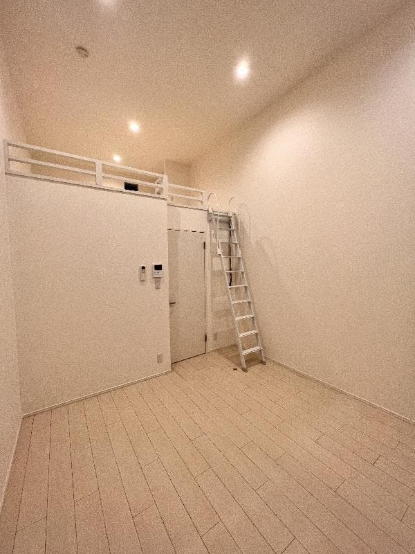 Room image 11