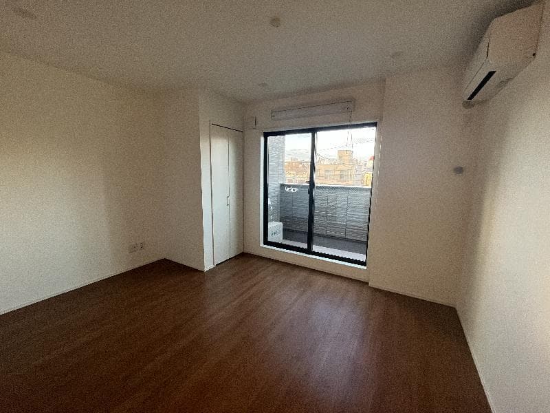 Room image 13