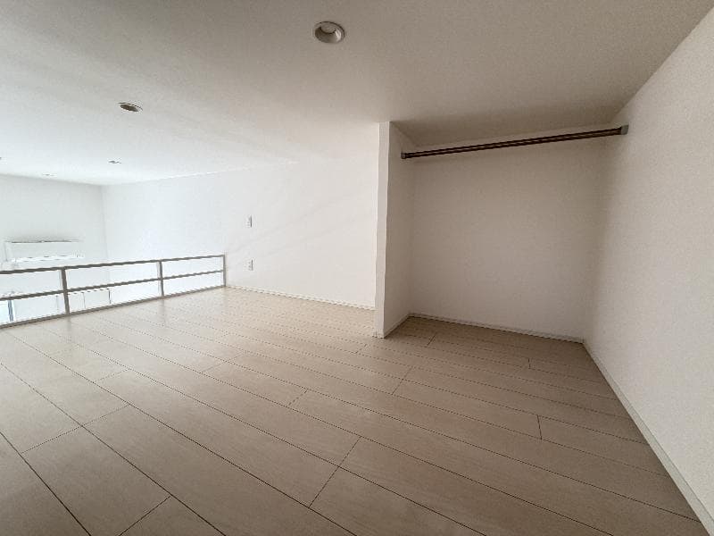 Room image 15