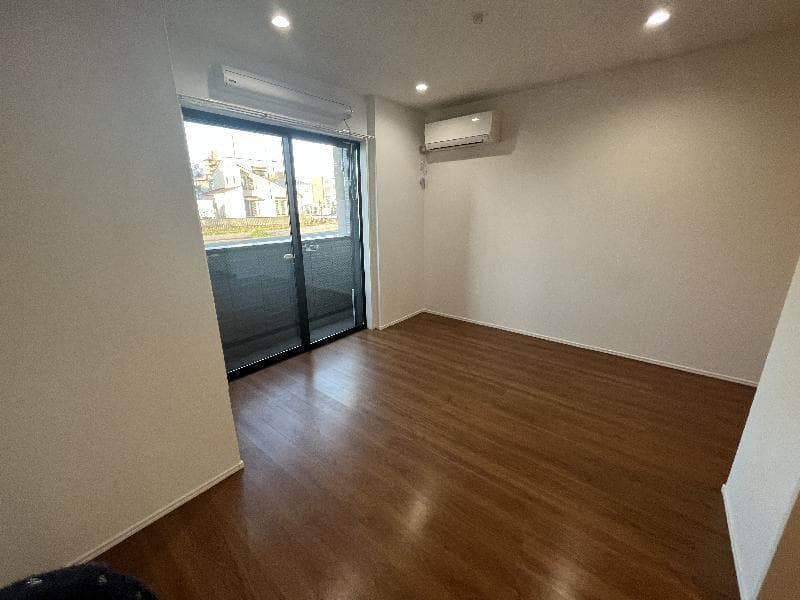 Room image 12