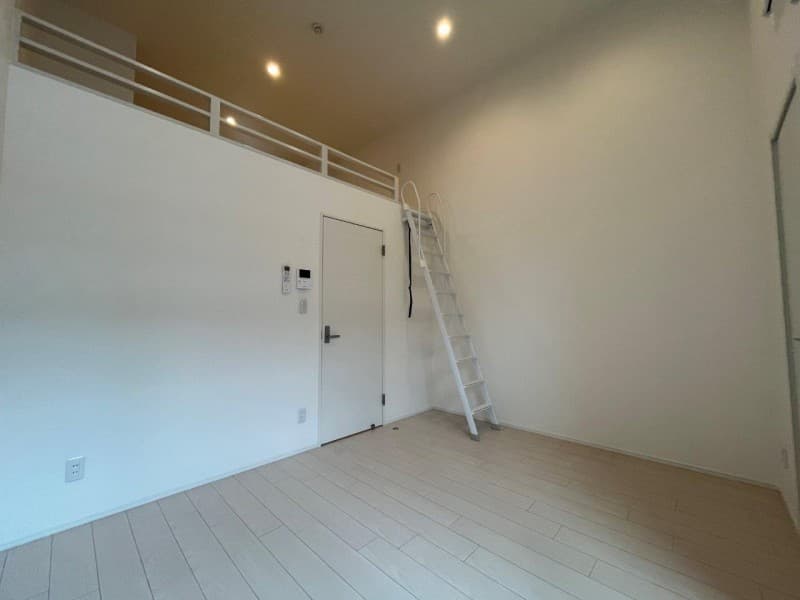 Room image 14