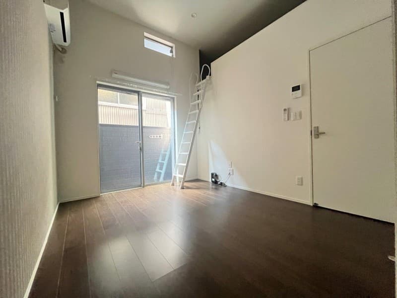 Room image 12