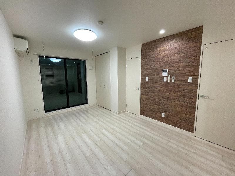 Room image 11